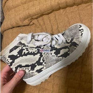 Sneaker boot so comfy and trendy